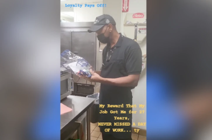 employé burger king au Etats-Unis reçoit un cadeau