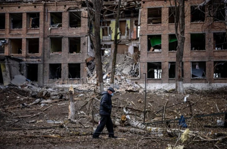 La mairie de Kharkiv en Ukraine frappée par des bombardements russes, le 1er mars 2022