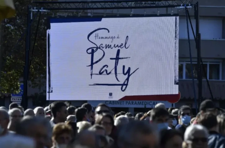 Hommage à Samuel Paty à l'école du Bois d'Aulne, à Conflans-Saint-Honorine (Yvelines), le 16 octobre 2021 ( AFP / Alain JOCARD )