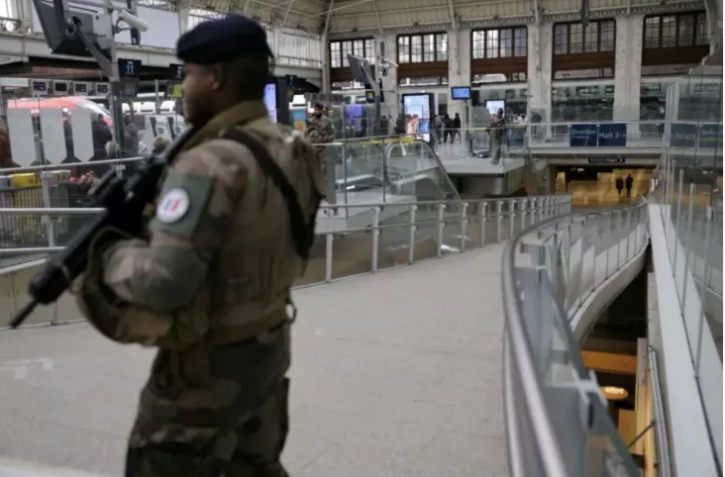 Agression à la gare de Lyon: l'assaillant présenté à un juge d'instruction