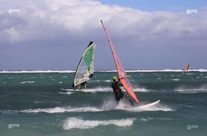 Sport nautique, kite-surf, planche à voile, lagon, Trou d'eau, plage, vent
