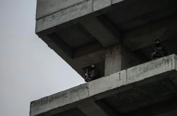 Des policiers près du site d'une explosion à Istanbul le 6 octobre 2016