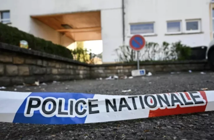 Sur les lieux d'une fusillade à Villerupt (Meurthe-et-Moselle) qui a fait cinq blessés dont trois grièvement, le 13 mai 2023 ( AFP / Sébastien BOZON )