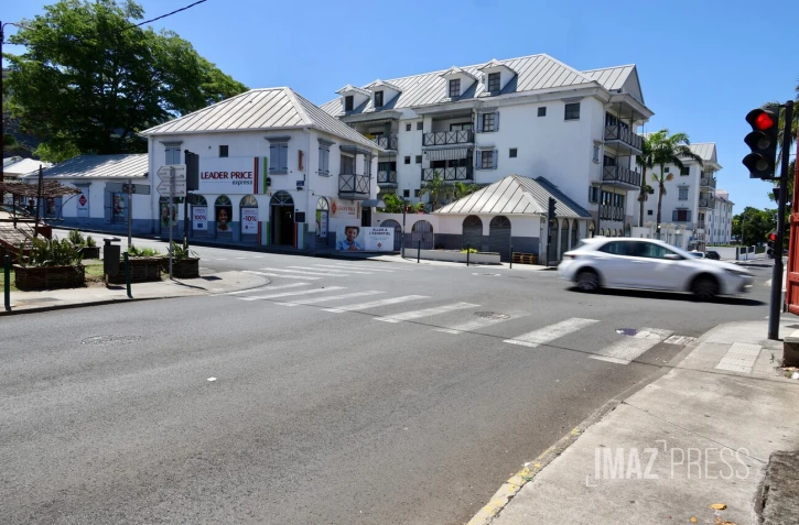 Tentative de féminicide à Saint-Denis : une femme blessée à coup de couteau, son compagnon interpellé