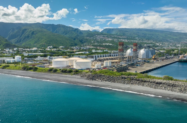 Un an après sa conversion, la centrale de Port-Est "dépasse les attentes environnementales"