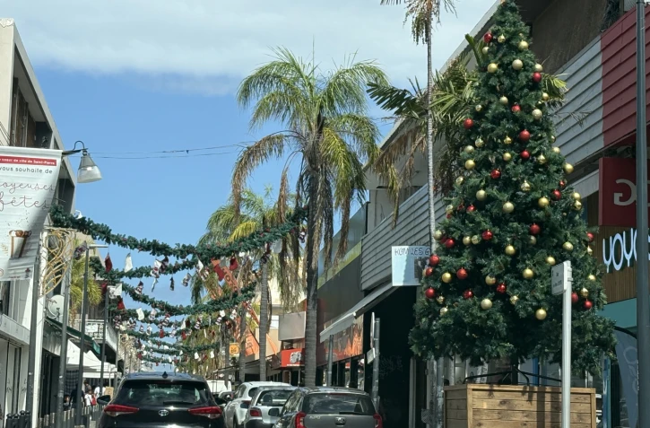 Saint-Pierre lance ses illuminations de Noël au centre ville