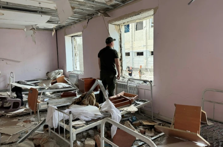 Un dortoir de l'établissement pénitentiaire de Bilenke, en Ukraine, attaquée par la Russie le 29 juillet 2025