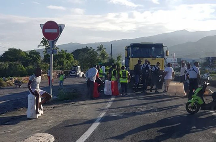 Gilets jaunes: barrage filtrant sur le Rond-point du Sacré-Coeur