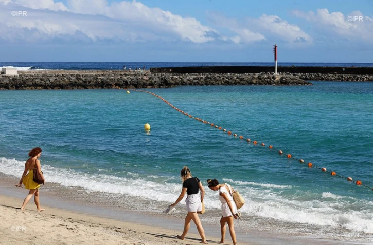 Boucan canot et Roches noires : les filets anti requins sont opérationnels 