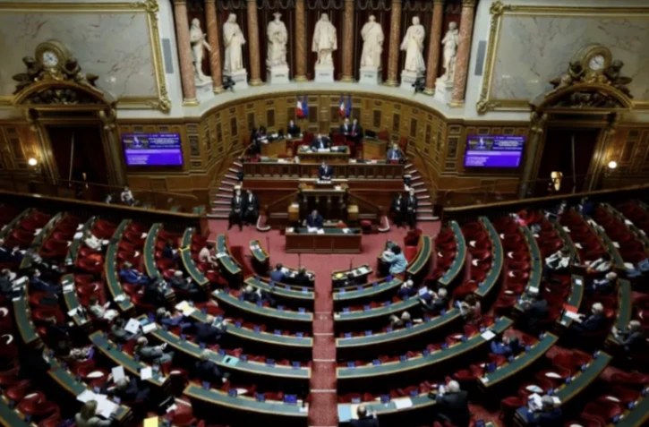 Superprofits, heures supplémentaires, redevance... débats animés au Sénat