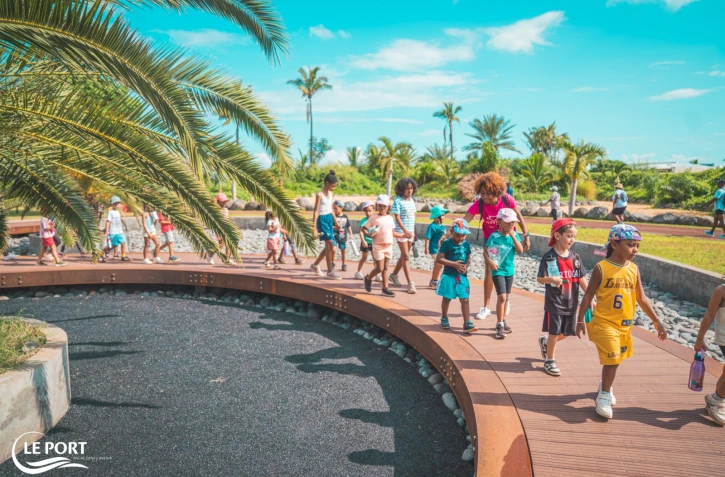 Le Port : les enfants investissent les berges de la Rivière des Galets