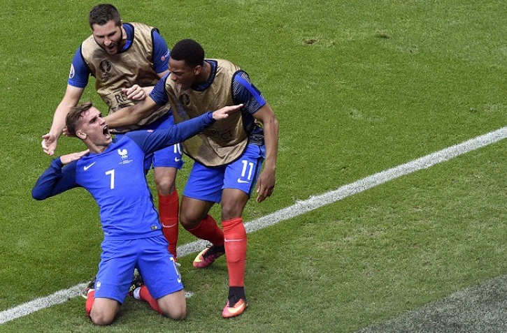 Les Bleus à leur arrivée au stade Décines-Charpieu le 26 juin 2016 près de Lyon 