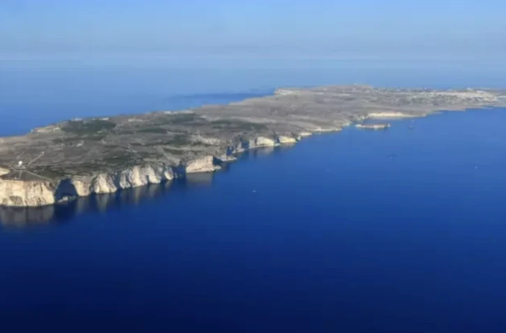 Vue aérienne de l'île italienne de Lampedusa en date du 28 juillet 2020 ( AFP / Alberto PIZZOLI )