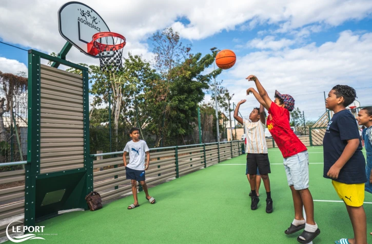 La ville du Port inaugure son nouveau terrain le "city stade multisport"