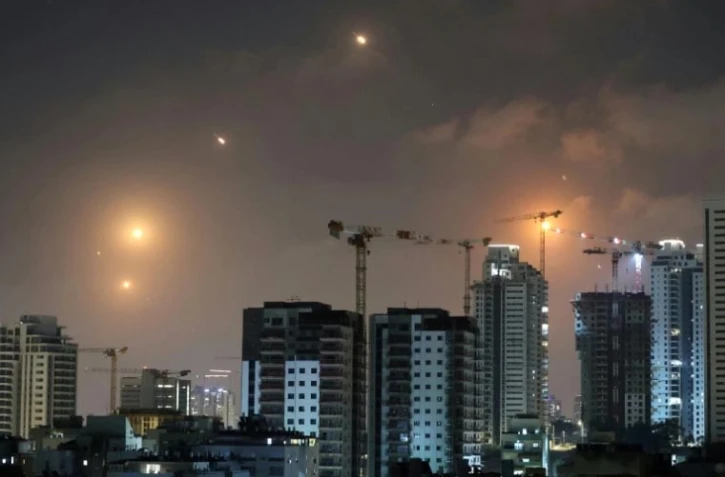 La défense anti-aérienne israélienne en action au-dessus de Netanya, dans le centre d'Israël, le 13 juin