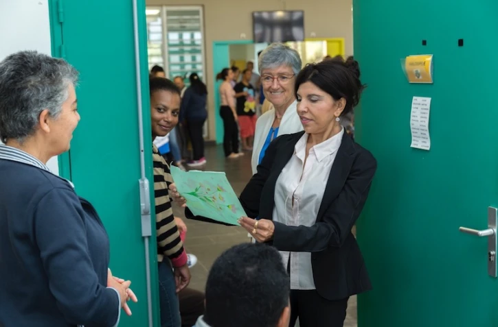 Nassimah Dindar rend visite aux pensionnaires des FOA