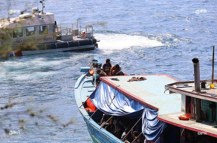 Samedi 13 avril - Sainte-Rose - Un bateau non identifié tente d'accoster dans le port