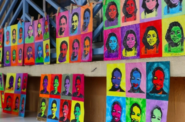 Saint-Benoît : des marmailles présentent leur exposition artistique et culturel