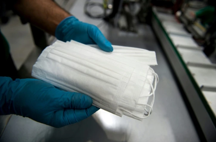 Obligation de porter un masque dans les "lieux publics clos" à partir du 1er août