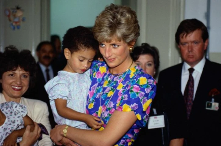 Une robe de la princesse Diana vendue plus de 440.000 euros