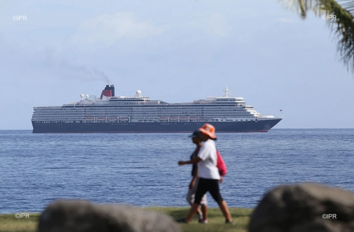 Le Queen Elisabeth en approche