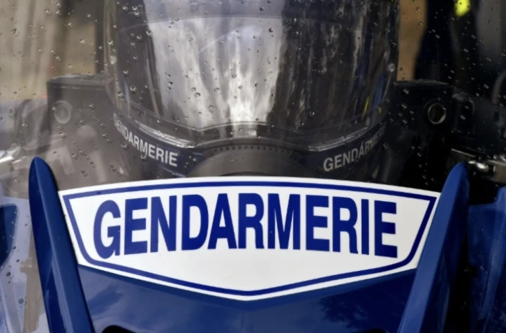 "La France a tué mon mari (...) par son excès de tolérance": la veuve d'Eric Comyn, ce gendarme tué par un chauffard récidiviste lundi soir dans les Alpes-Maritimes lors d'un refus d'obtempérer, a crié sa colère ( AFP / GEORGES GOBET )