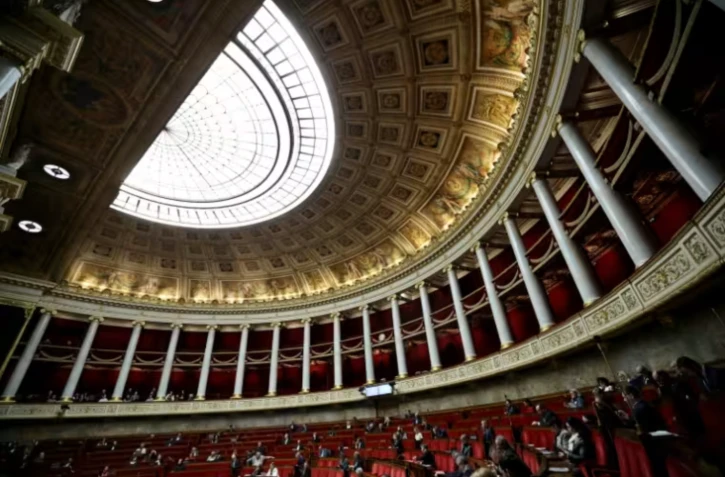 Quelques parlementaires durant le débat sur le budgert à l'Assemblée nationale, à Paris 15 janvier 2026 ( AFP / Anne-Christine POUJOULAT )