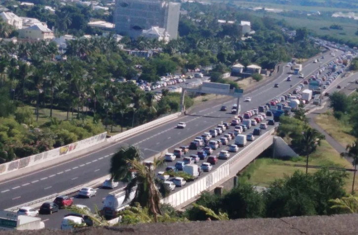 Embouteillages Ouest route des tamarins