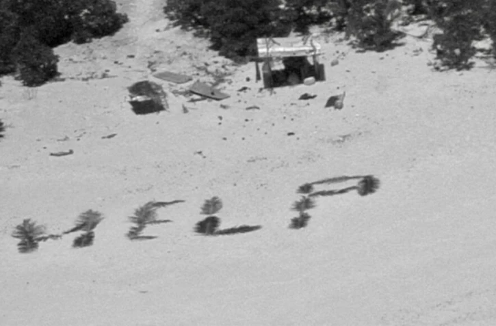 "Help" : des naufragés secourus sur une île du Pacifique grâce à un message sur le sable