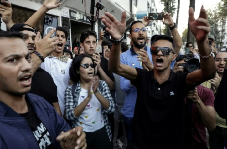 Des jeunes Marocains manifestent pour réclamer des réformes dans les secteurs de la santé et de l'éducation à Rabat, le 2 octobre 2025 ( AFP / Abdel Majid BZIOUAT )
