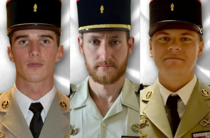 Les trois soldats français morts accidentalement lors d'une opération contre l'orpaillage illégal en Guyane (de gauche à droite): Edgar Roellinger, le caporal-chef de 1ère classe Cédric Guyot, et le caporal-chef de 1ère classe Mickaël Vandeville