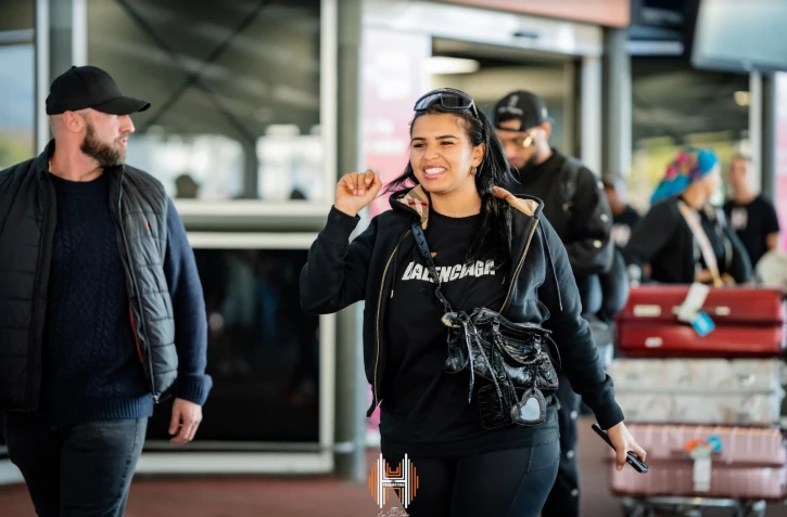 Les artistes Imen Es, Franglish et Lynda sont arrivés à La Réunion