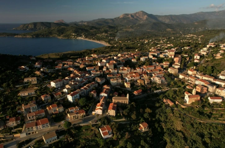 Vue aérienne sur le village de Cargèse, en Corse-du-Sud, le 18 novembre 2021