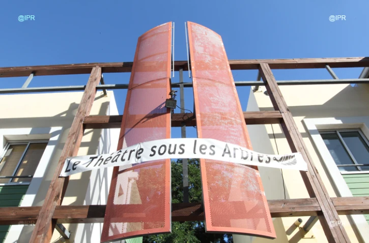 Théâtre sous les arbres