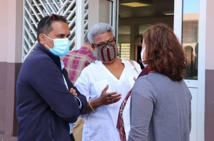 Saint-Leu : le maire Bruno Domen en visite dans trois établissements 