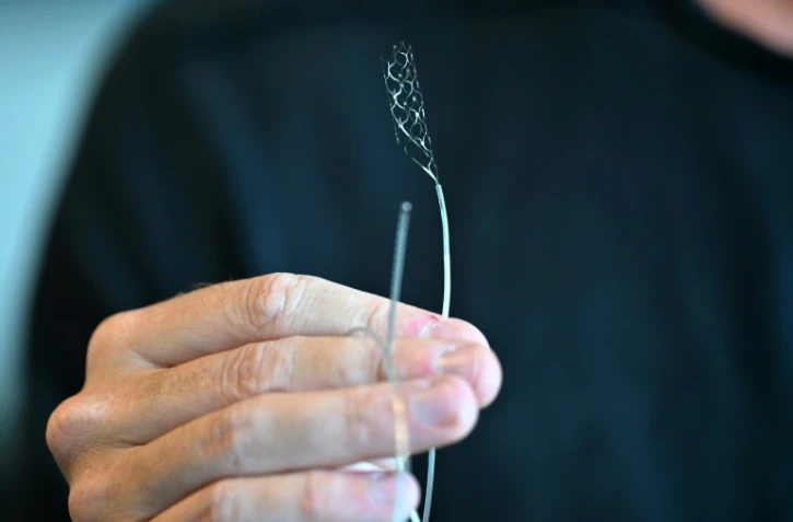 Un implant cérébral de la société Synchron, le 9 août 2023 à New York