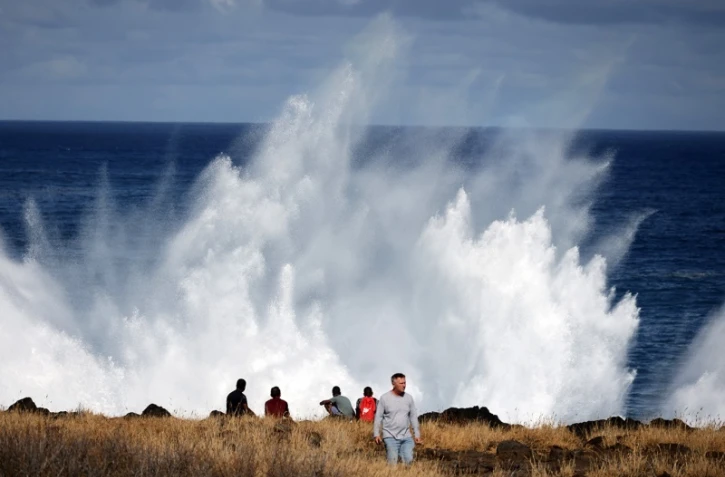 houle en bord de mer avec de grosses vagues