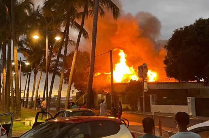 La Possession : incendie dans un restaurant près de la quatre voies