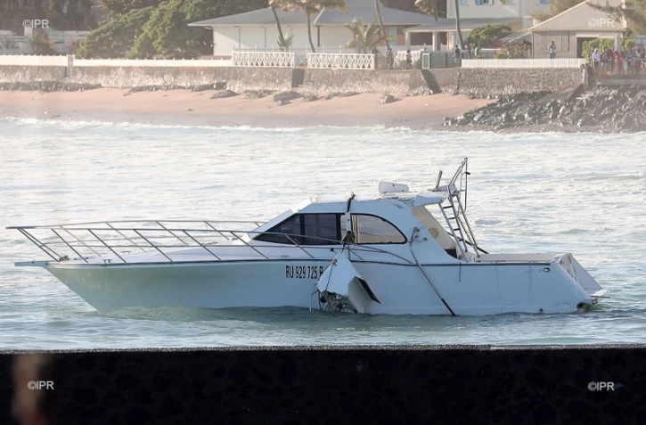 Bateau chaviré port Saint-Gilles-les-Bains