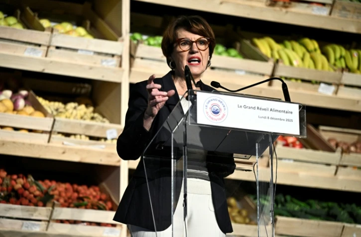 La ministre de l'Agriculture, Annie Genevard, lors d'un discours sur la souveraineté alimentaire au marché de gros de Rungis, le 8 décembre 2025 dans le Val-de-Marne