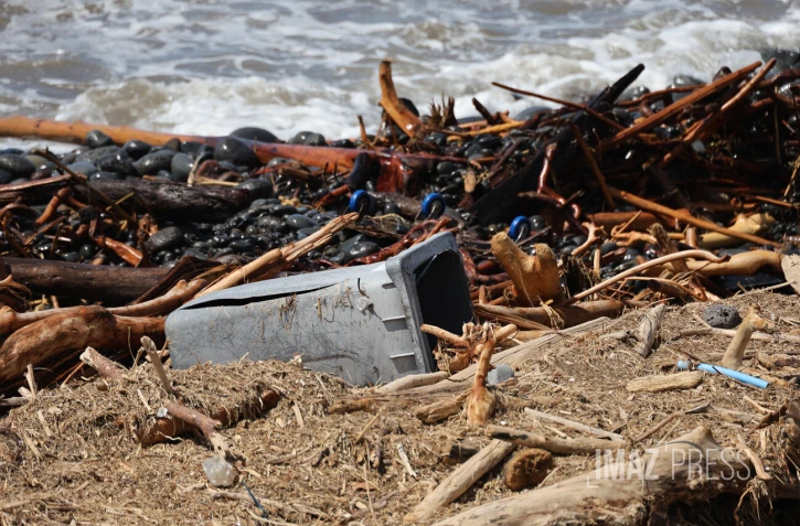 déchets front de mer cyclone Garance 