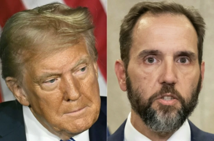 Combinaison de photos créée le 2 octobre 2024 montrant (à gauche) l'ex-président américain et candidat républicain Donald Trump à Milwaukee, aux Etats-Unis, le 1er octobre 2024 et (à droite) le procureur spécial Jack Smith au ministère de la Justice à Washington le 1er août 2023 ( AFP / Jim WATSON )