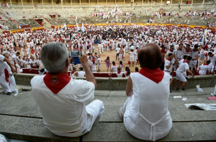 Des spectateurs à la corrida le 9 juillet 2016 à Pampelone