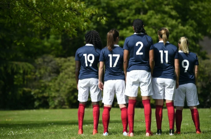 Les Françaises Bathy Nka, Thiney, Renard, Lavogez et Le Sommer posent à Clairefontaine, le 11 mai 2015