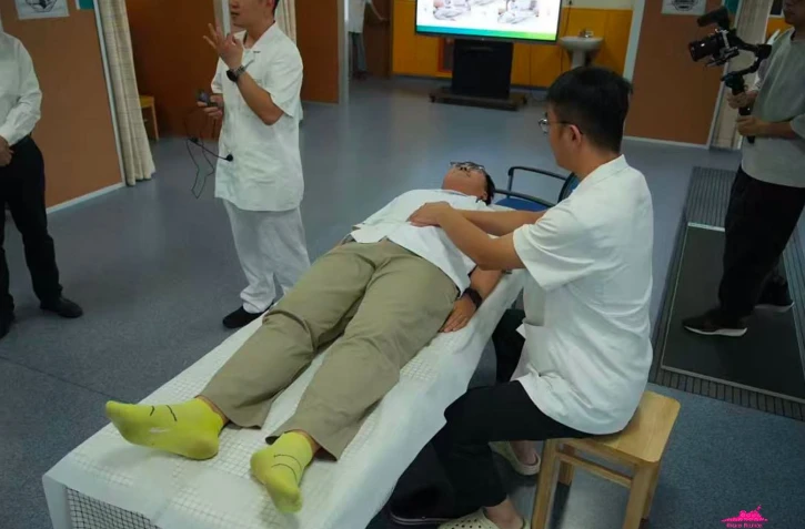 Région Réunion : Huguette Bello visite le pôle de recherche et de soins en Médecine Traditionnelle Chinoise de Tianjin