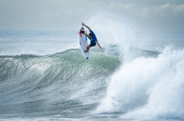 Mondiaux de surf : le surfeur réunionnais Jorgann Couzinet termine à la 6ème place