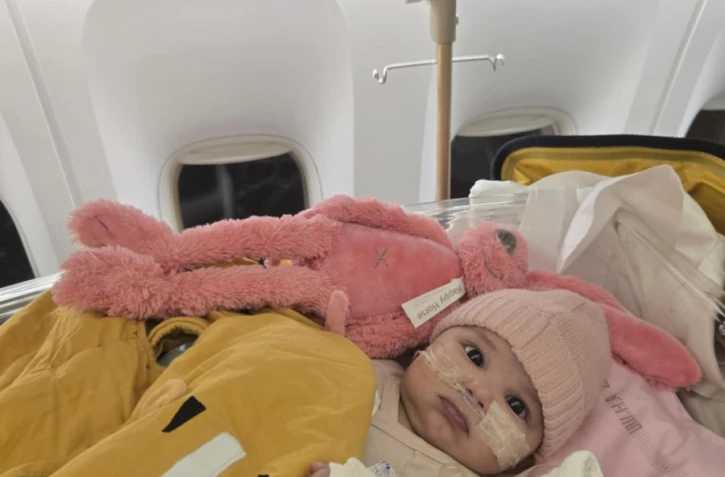 À 8 mois, Krystina doit se faire opérer à Paris : le combat d'une mère face aux transferts sanitaires