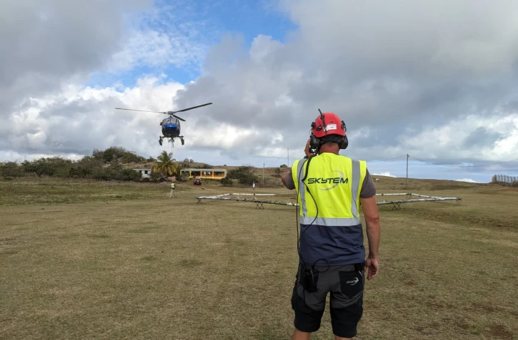 Helilagon en mission de travail aérien à Rodrigues 