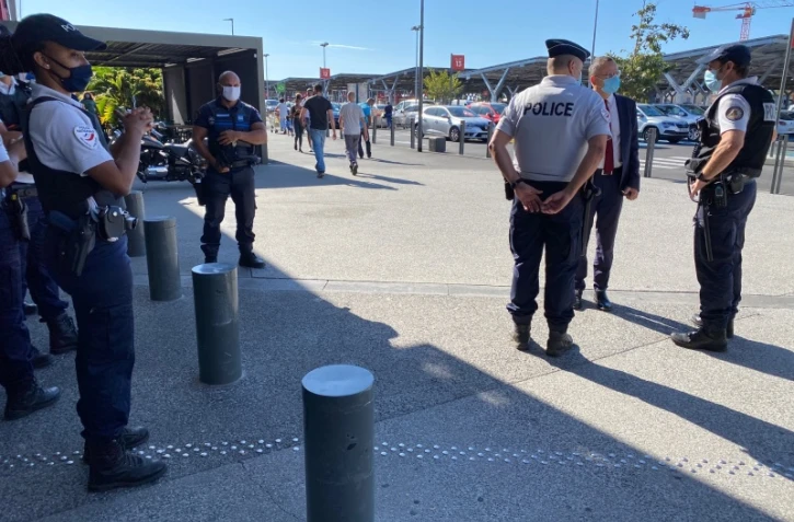 le port, centre commercial, gestes barrière, police, coronavirus, covid-19, actualités de la réunion