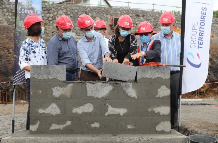pose la première pierre du futur lotissement Clos Solange le tampon